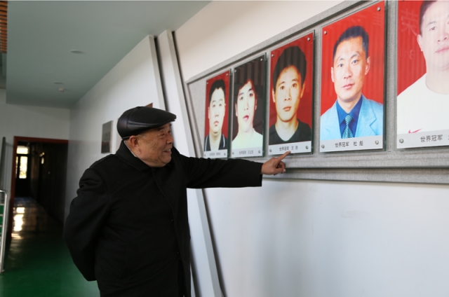 吴老为大家绍他培养的五位世界冠军